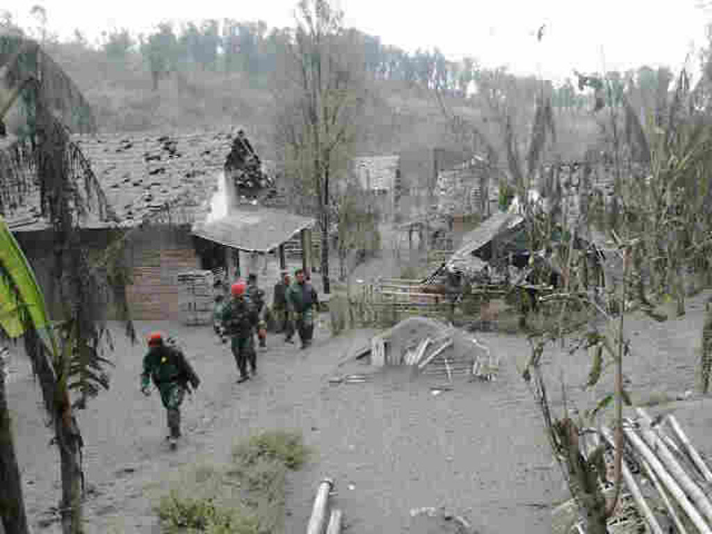 Gambar Ilustrasi Bencana Alam Gunung